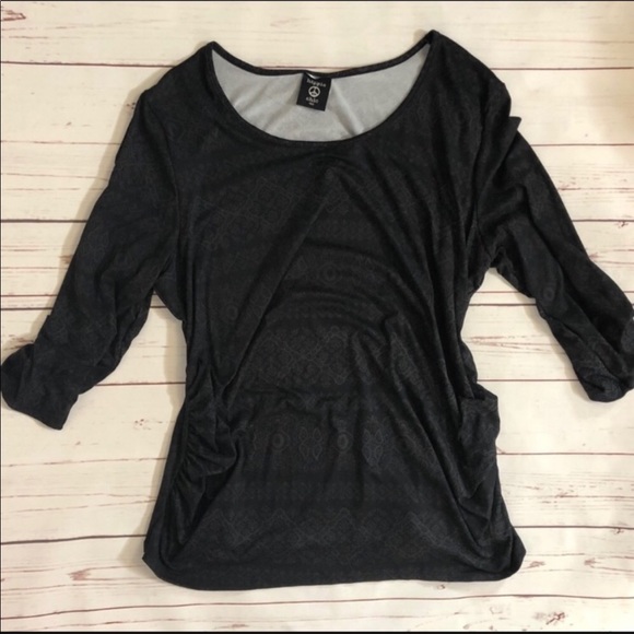 *3 for $30* Black Patterned 3/4 Tab Sleeve Blouse - Picture 4 of 5